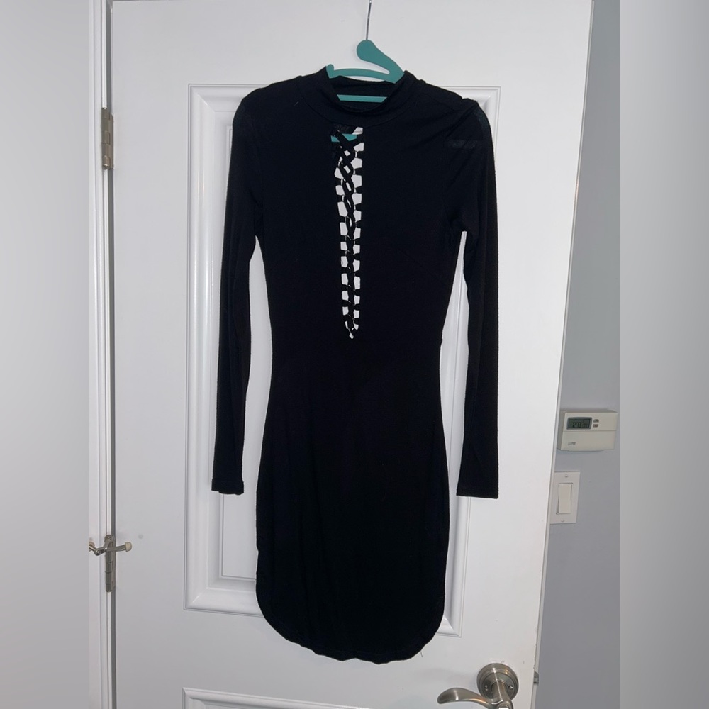 Long sleeve black dress — open back 🖤 detailed front 🖤